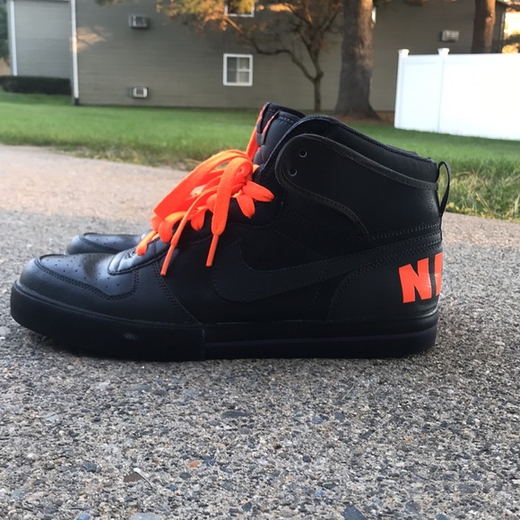Mens 11.5 Nike Shoes🧡 - Picture 2 of 6